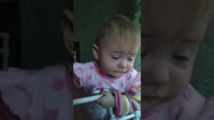 Доця какает
