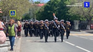 В Севастополе парадные расчёты исполнили песню «День Победы»