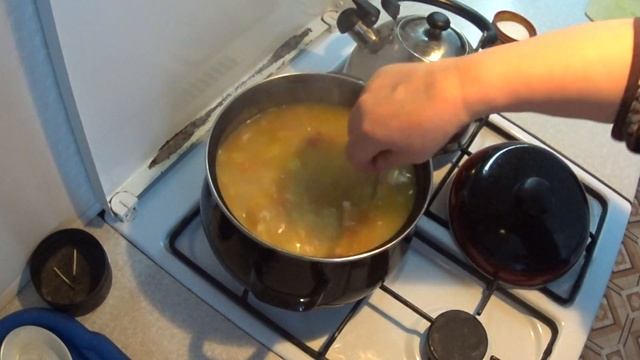 СУП С КОПЧЕНЫМ ОКОРОЧКОМ И КОПЧЕНЫМ ПЛАВЛЕНЫМ СЫРОМ НА 10 ПОРЦИЙ смотреть онлайн