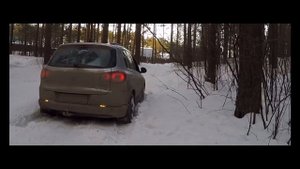 Volkswagen tiguan 2010 2.0 TDI по рыхлому снегу. Offroad test.