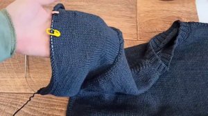 Видео 2. Свитер с элементами от Лоро Пиана, деталь переда и убавки на рукавах.