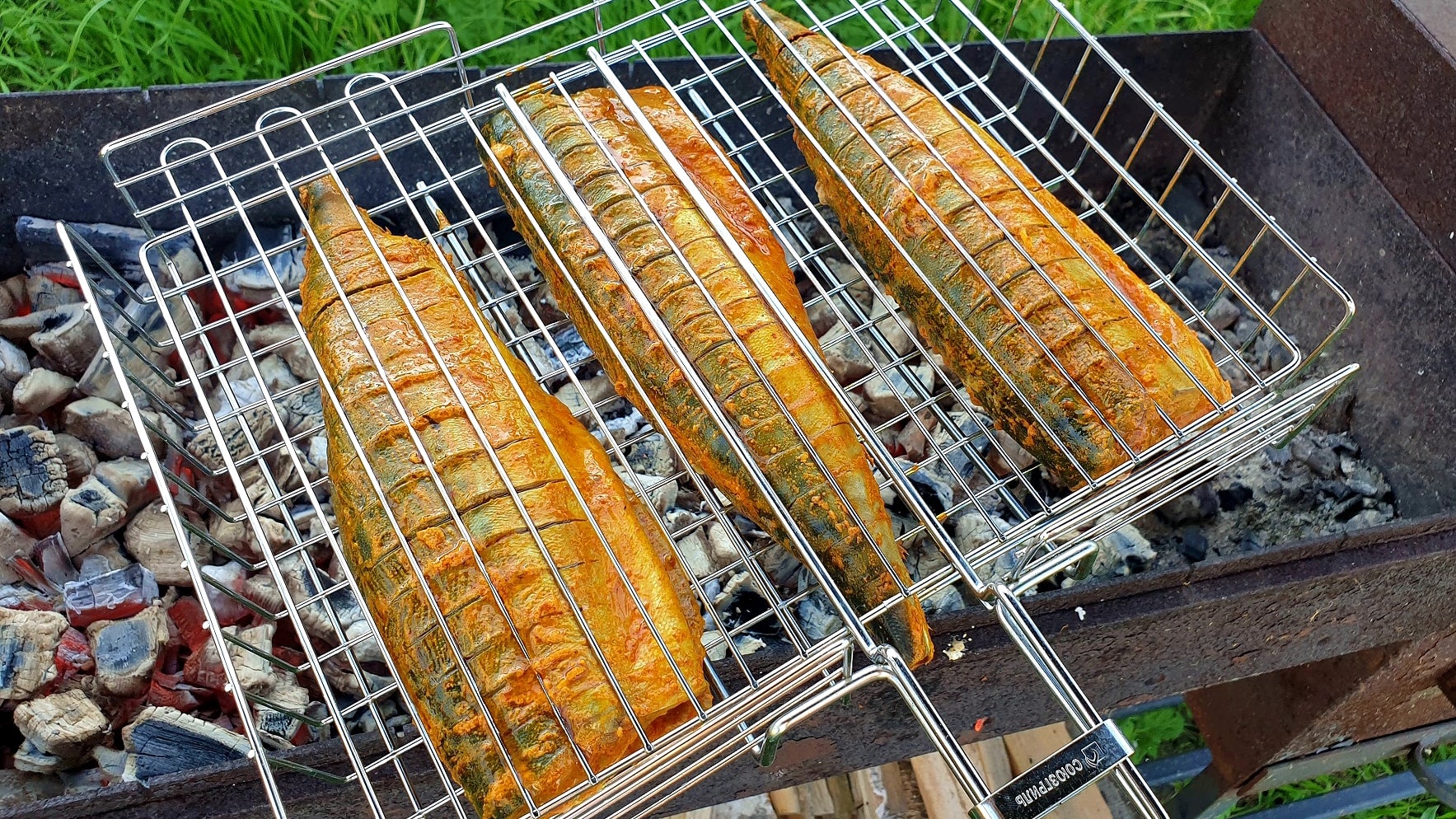 Не думал, что СКУМБРИЯ НА МАНГАЛЕ может быть ТАКАЯ ВКУСНАЯ. Скумбрия на решетке. Шашлык из скумбрии