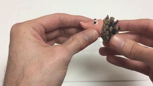 ЁЖИК, с которым можно играть. Поделки из шишек для детей