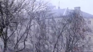 За окном поёт метелица!