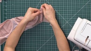 Красивое нижнее белье своими руками. Пошив бюстгальтера из прозрачной сетки в розовую полоску