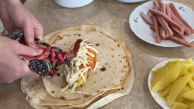 Самая быстрая и простая шаурма с сосиской. Рецепт сосиски в лаваше!!!