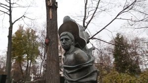 Репортаж о памятнике на могиле Высоцкого