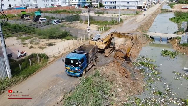 Long Reach Caterpillar 320 Vs Komatsu Pc200 Amazing Digging Mud Improve Canal смотреть онлайн