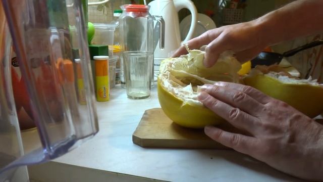 лайфхаки. как почистить Помело