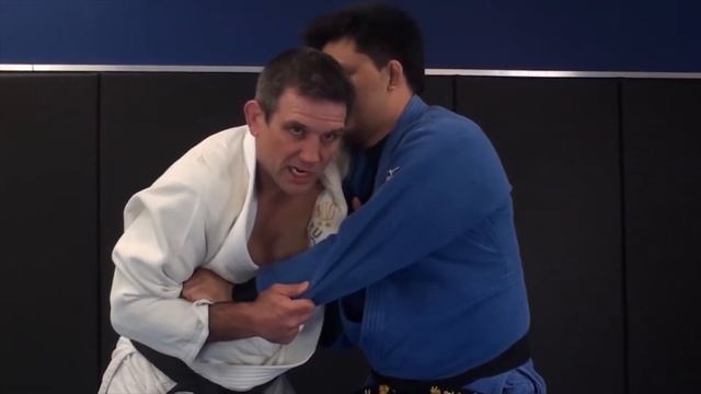 FUJI Pro Tip: Controlling Inside Space with an Outside Grip with Jimmy Pedro смотреть онлайн