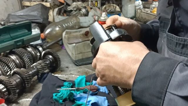 Чистка сетки топливного насоса Рено Меган 1. смотреть онлайн