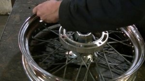 Замена обода колеса Kawasaki Vulcan 400/800.  Часть 1