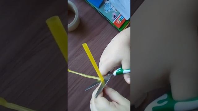 Как сделать гусеницу из трубочки