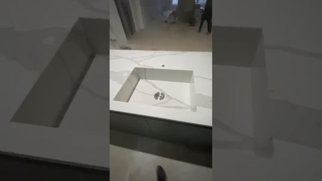Интегрированная прямоугольная раковина из итальянского белого мрамора Калакатта (Calacatta)