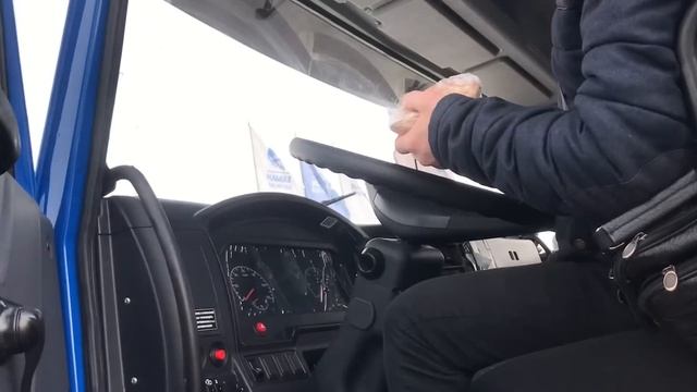 С бандой едим в Москву , пробили новое колесо . Душевная поездка смотреть онлайн