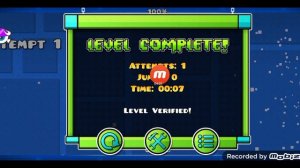 играю в geometry dash 👍👍👍
