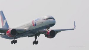 Боинг 757 чартерной авиакомпании Azur Air приземляется в аэропорту Пхукета.
