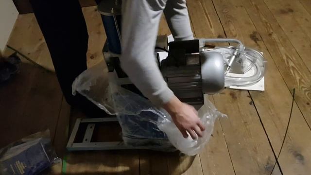 Получили посылку. Покупка доильного аппарата. Советуем его посмотреть смотреть онлайн