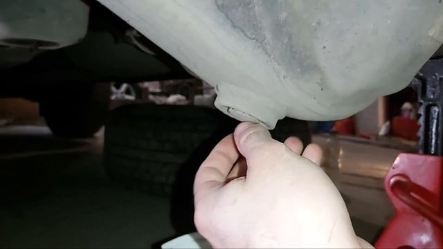 Замена масла в заднем мосту на Toyota Hilux Surf KZN185 1KZ-TE смотреть онлайн