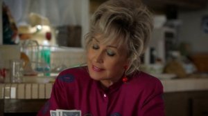 Бабуля учит Шелдона блефовать во время игры в покер