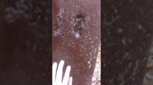 Бетонные столбы которые держат провода.