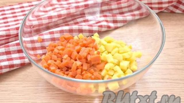 Салат Столичный с копчёной курицей