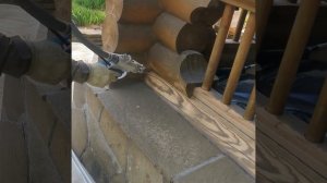 Шлифовка дома из оцилиндрованного бревна | Подготовка деревянного дома к покраске