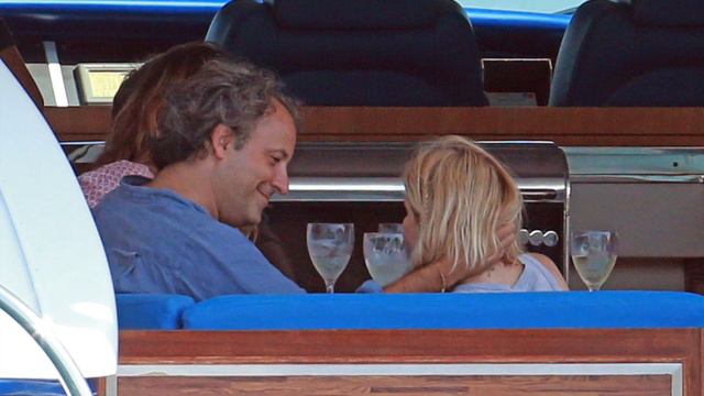 Eugenia Martínez de Irujo, cumpleaños junto a Narcís Rebollo | Diez Minutos смотреть онлайн