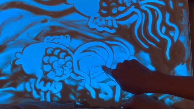 Рисунки на песке. Рисуем морское дно. Рисуем рыбку смотреть онлайн