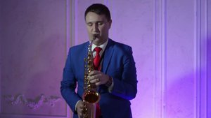 Саксофонист Денис Лазарев