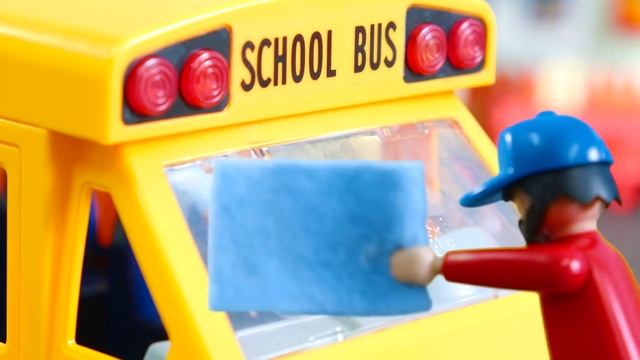 School Bus goes to the Car Wash for Kids смотреть онлайн