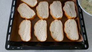 Бутерброды с сыром и кинзой