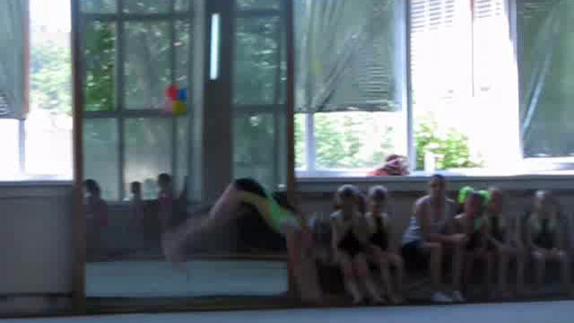 Спортивная гимнастика(мой первый мостик и дальше) смотреть онлайн