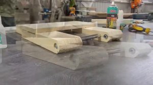 Складной табурет из дерева