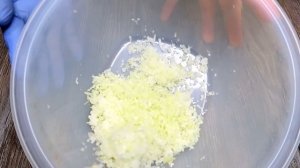 Ну просто объедение! Нежный заливной пирог на кефире. Готовится легко, съедается быстро.