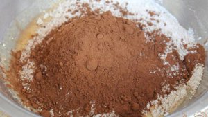 Овсяный пирог с кэробом и яблоками