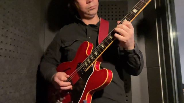 Gibson ES-330 with Bigsby (2018) смотреть онлайн