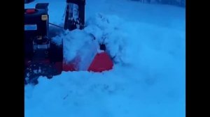 Снегоуборщик DDE  в работе