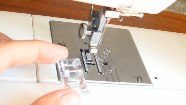 Как сменить лапку в швейной машине смотреть онлайн