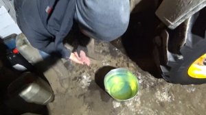 СКОЛЬКО ЛИТРОВ САЛЯРКИ ВЛЕЗАЕТ В JCB 3CX?