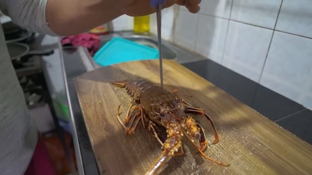 SEAFOOD HEAVEN in Essaouira, Morocco - MOROCCAN SQUID SARDINE TAGINE + STREET FOOD TOUR IN ESSAOUIR смотреть онлайн