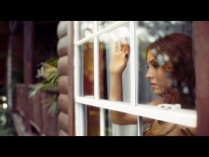 Наташку держат взаперти.