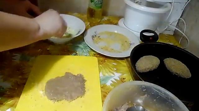 Мясные зразы с яйцом