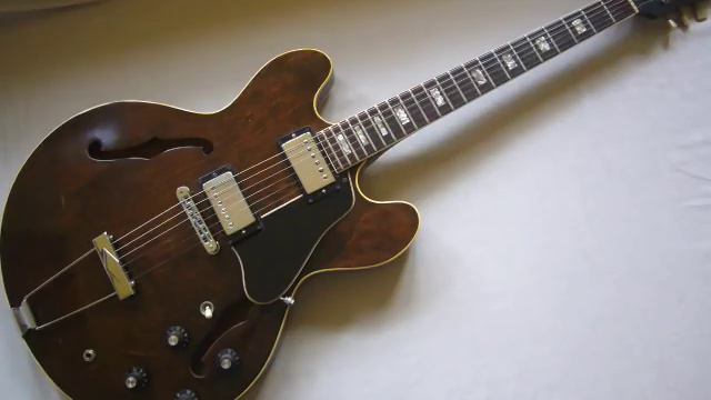 1971 Gibson ES 340 смотреть онлайн
