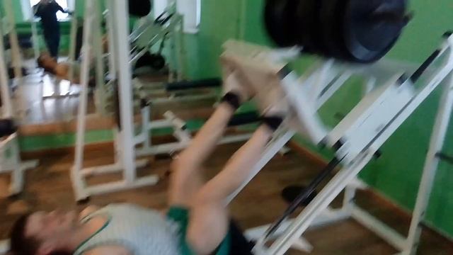 Прокачка мышц бедра в тренажере(жим ногами)техника. смотреть онлайн