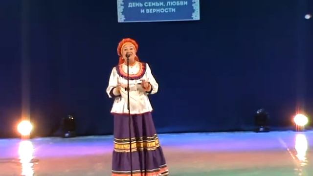 "Ну и что ж, что обжигалась" - исполняет Галина Жвакина смотреть онлайн