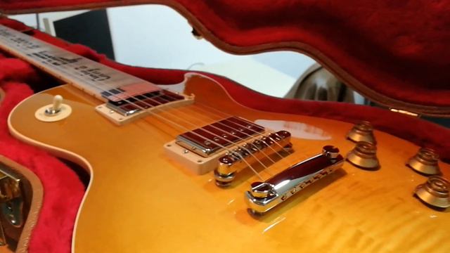 Unboxing my new Gibson Les Paul Traditional 2018 in Honey Burst смотреть онлайн
