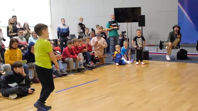 отбор 7-10 bboy Seva vs Crazy vs Илья vs Халк - брейкданс, Чемпионат Москвы смотреть онлайн