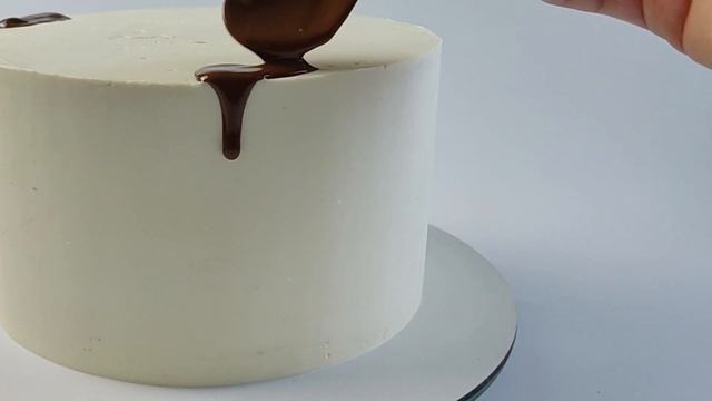 Как сделать ШОКОЛАДНЫЕ ПОДТЁКИ на торте/Шоколадные подтёки/САМАЯ ЛЕГКАЯ ГЛАЗУРЬ
