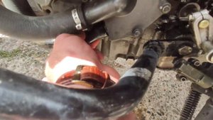 Экспресс - замена антифриза на Бенелли 600 без снятия бака